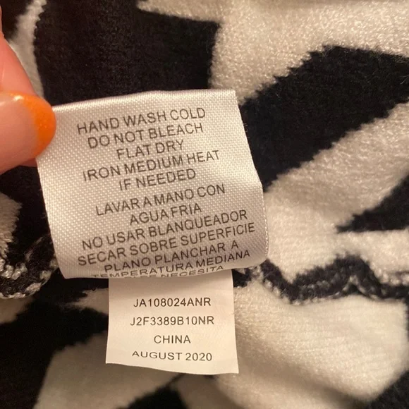 Joseph A. Black and White Houndstooth Turtleneck Sweater - Picture 10 of 10